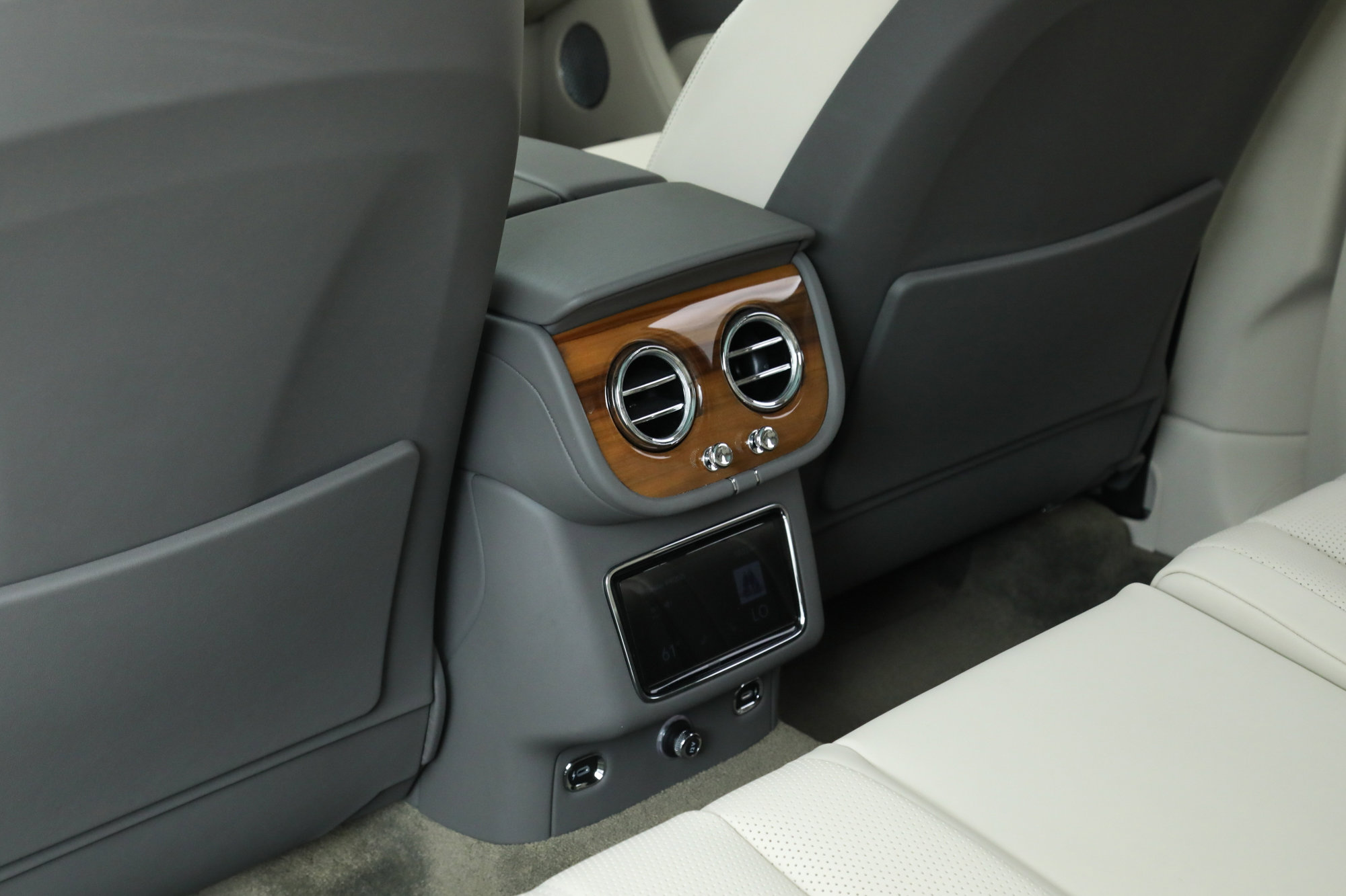 2022 Bentley Bentayga V8 First Edition photo 31