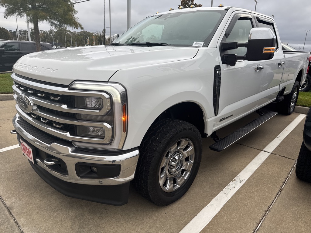 2024 Ford F-350 Super Duty Lariat's photo