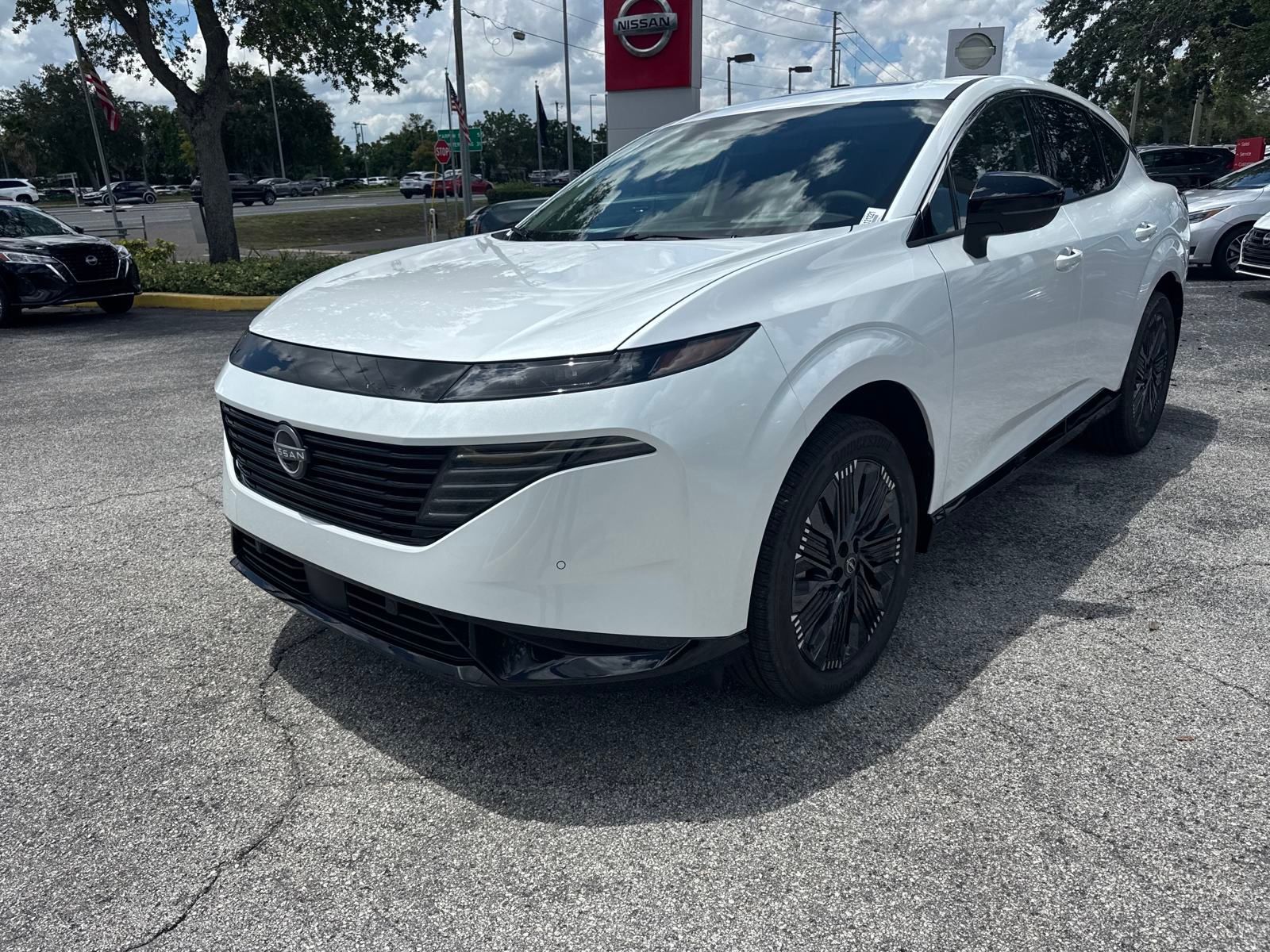2025 Nissan Murano Platinum photo 2
