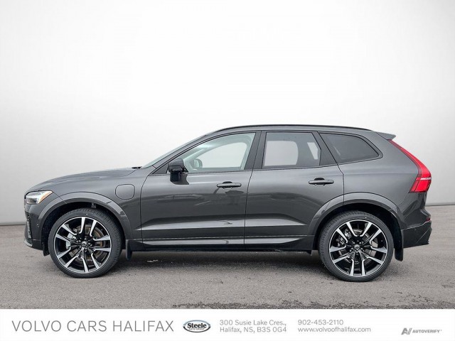 2025 Volvo XC60 Plug-In Hybrid Ultra Dark Theme