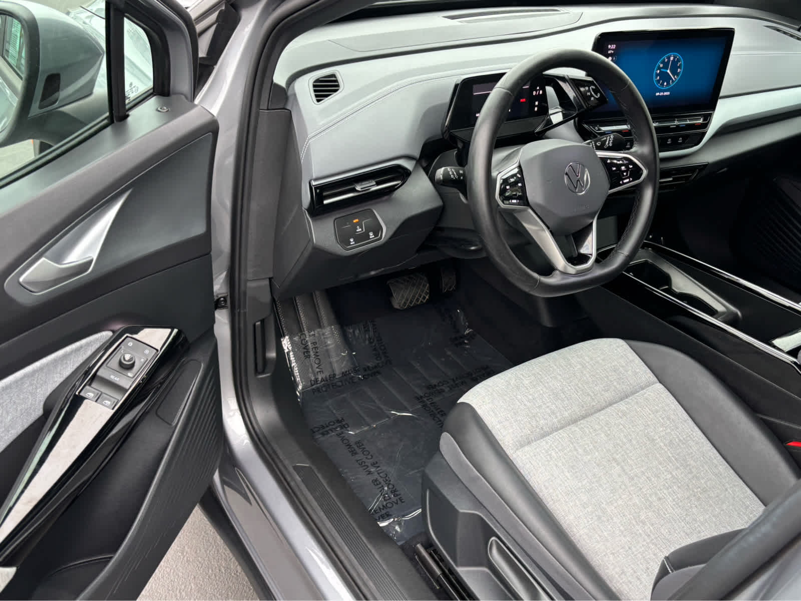 2023 Volkswagen ID.4 Pro photo 9