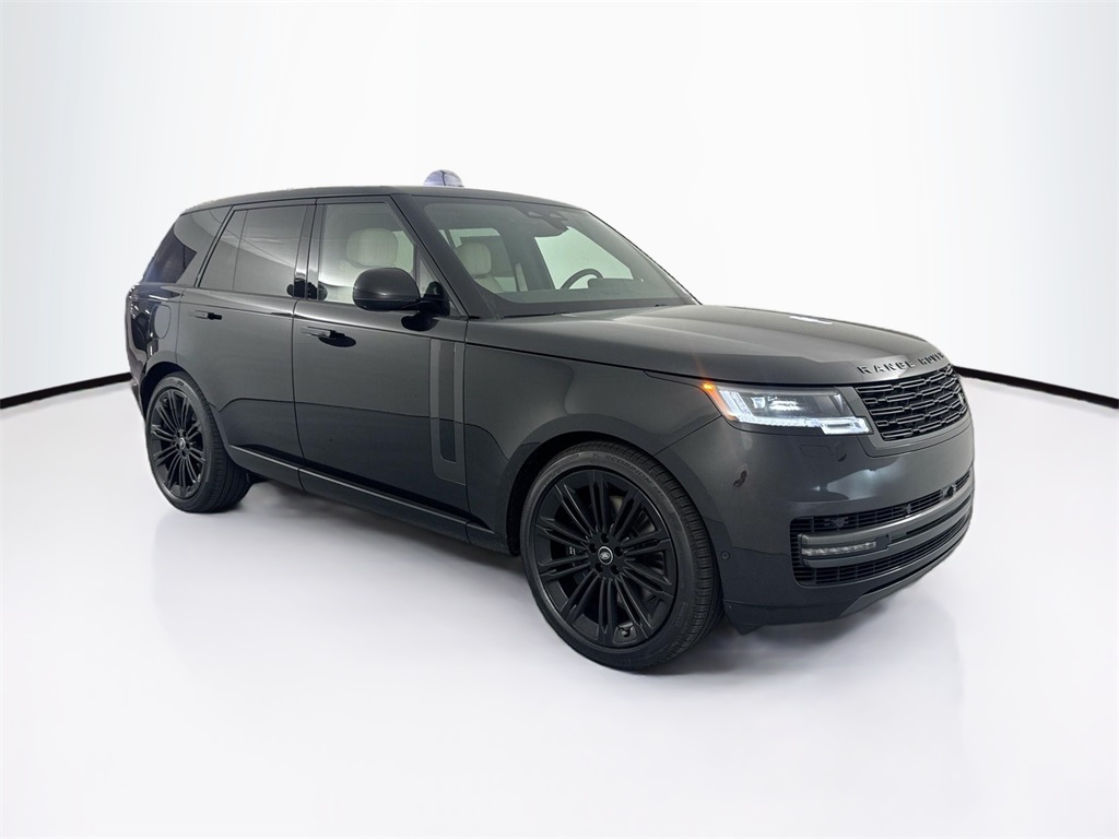 2025 Land Rover Range Rover SE photo 3