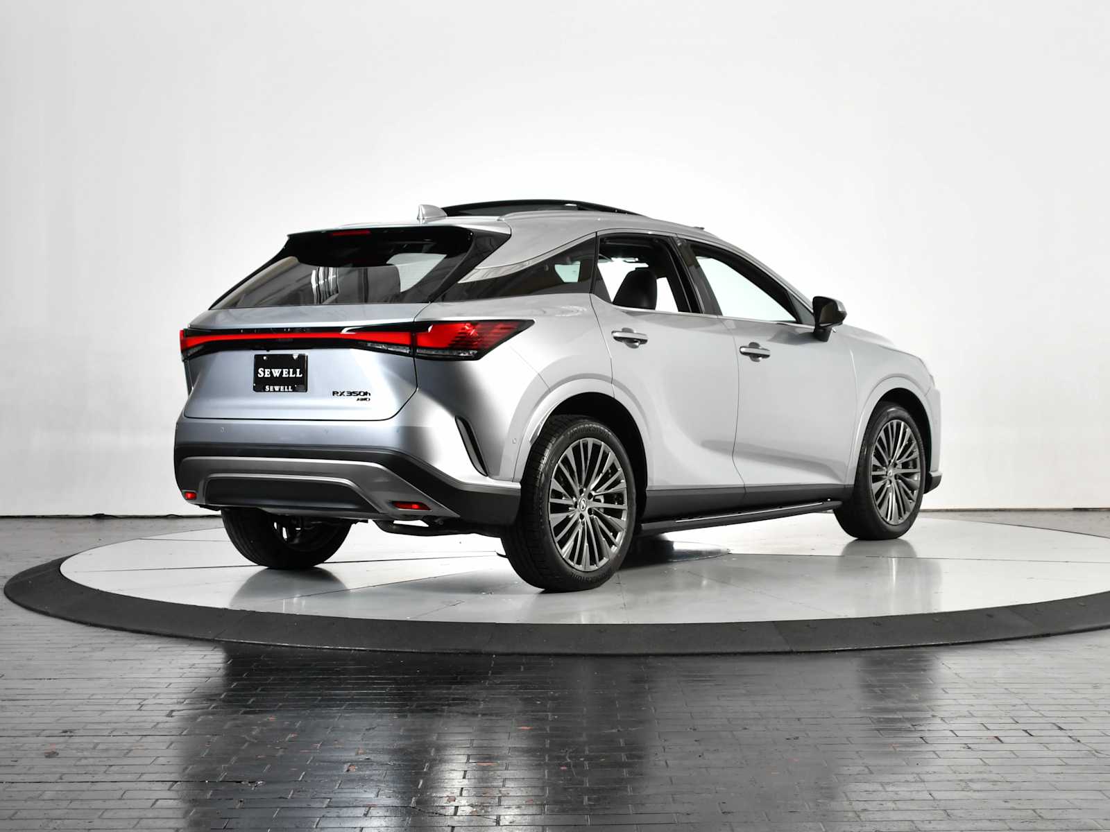 2025 Lexus RX 350h Luxury photo 4