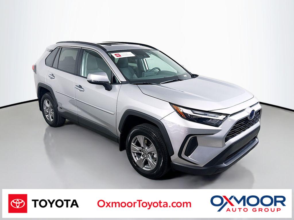 2023 Toyota RAV4 XLE's photo