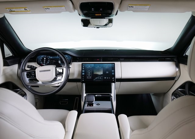 2025 Land Rover Range Rover SE photo 2