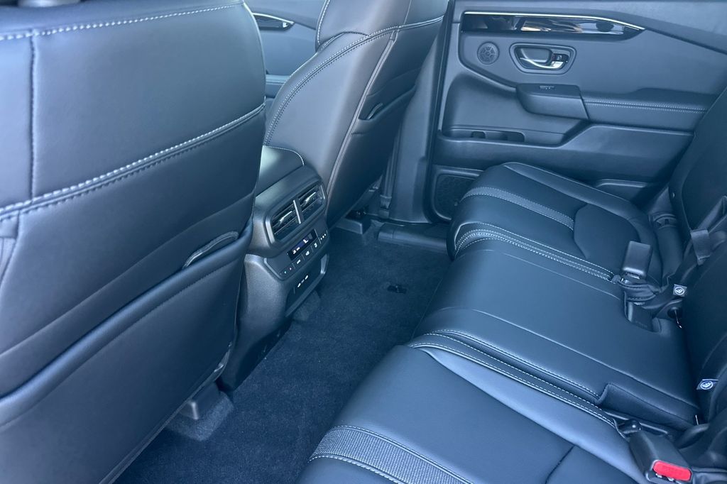 2025 Honda Pilot EX-L photo 12