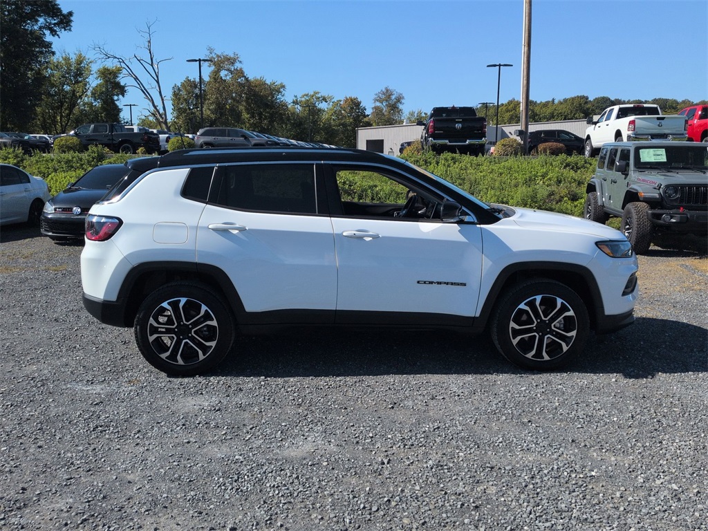 2022 Jeep Compass Limited photo 2
