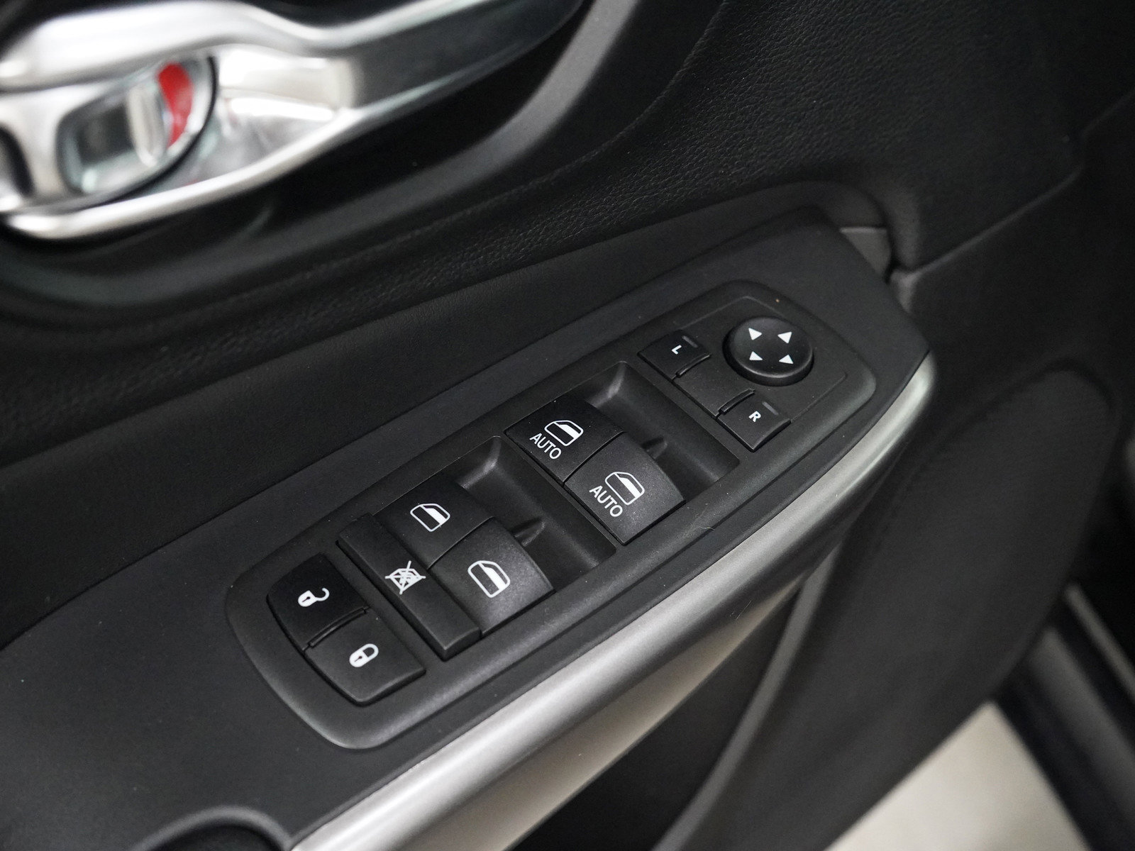 2021 Jeep Cherokee Altitude Latitude Lux photo 16
