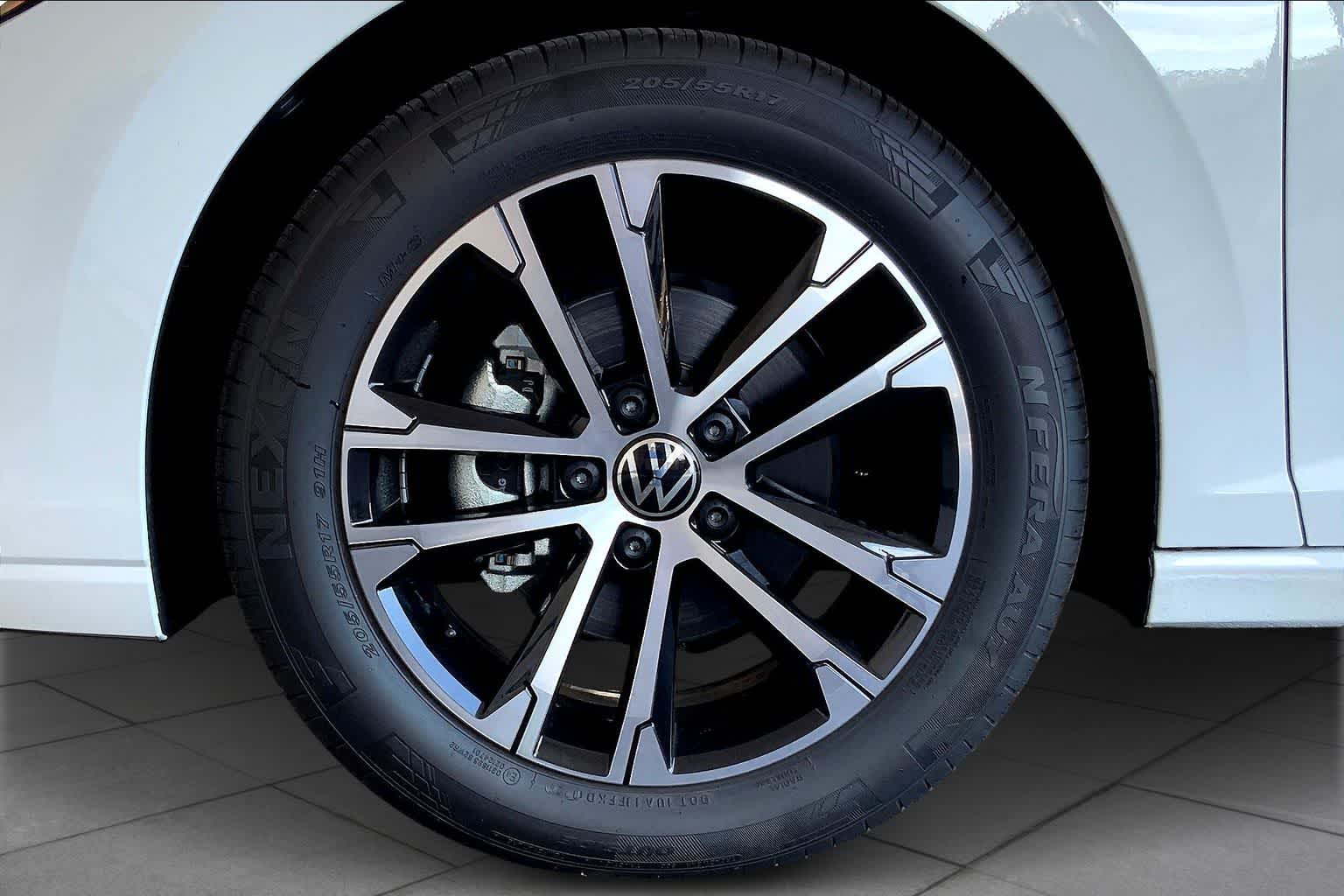 2025 Volkswagen Jetta Sport photo 11