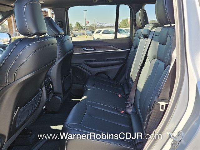2025 Jeep Grand Cherokee Limited photo 6