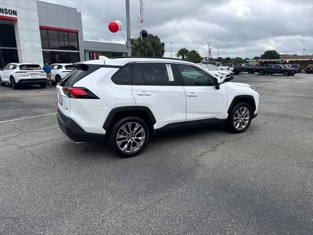 2019 Toyota RAV4 XLE Premium photo 3