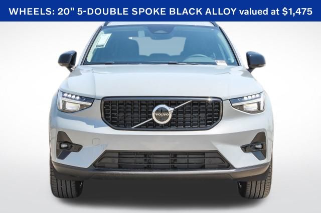 2025 Volvo XC40 Plus photo 2
