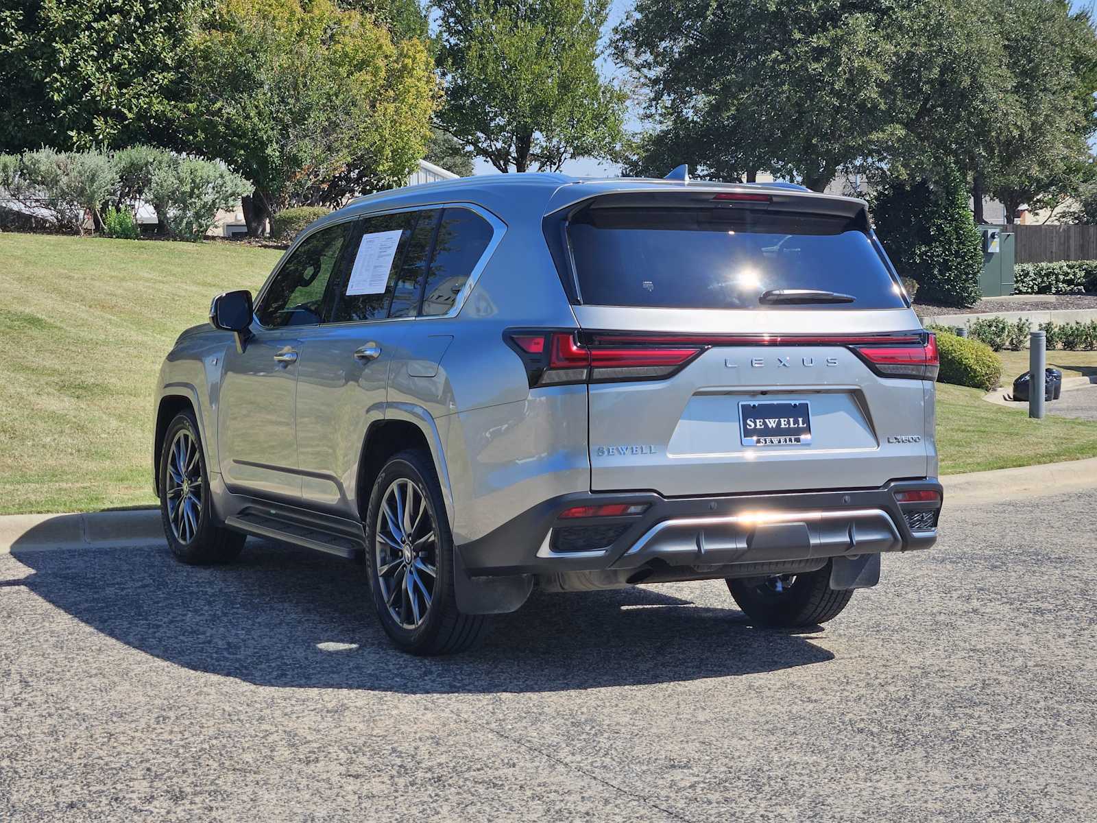 2023 Lexus LX 600 F SPORT photo 3