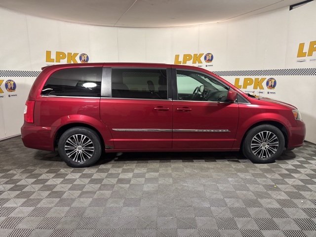 Used 2014 Chrysler Town & Country S with VIN 2C4RC1HG3ER203919 for sale in Defiance, OH