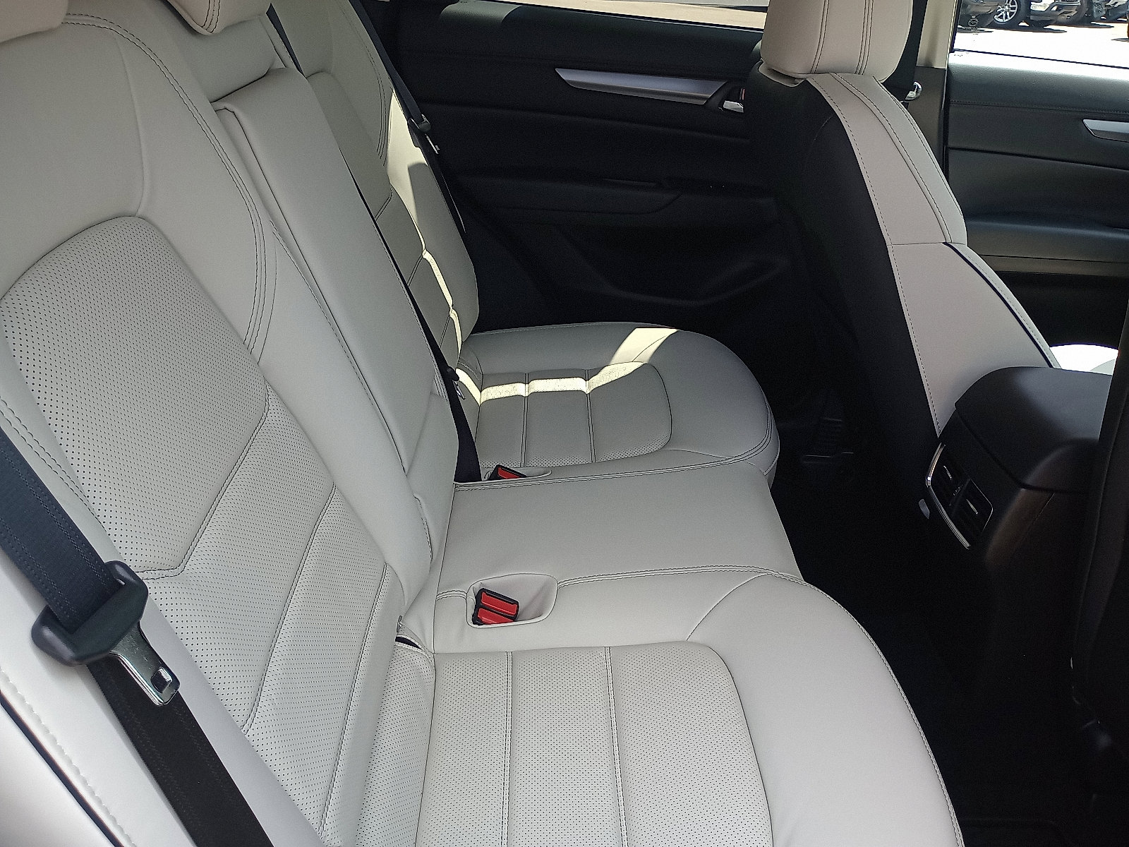 2025 Mazda CX-5 2.5 S Preferred photo 6