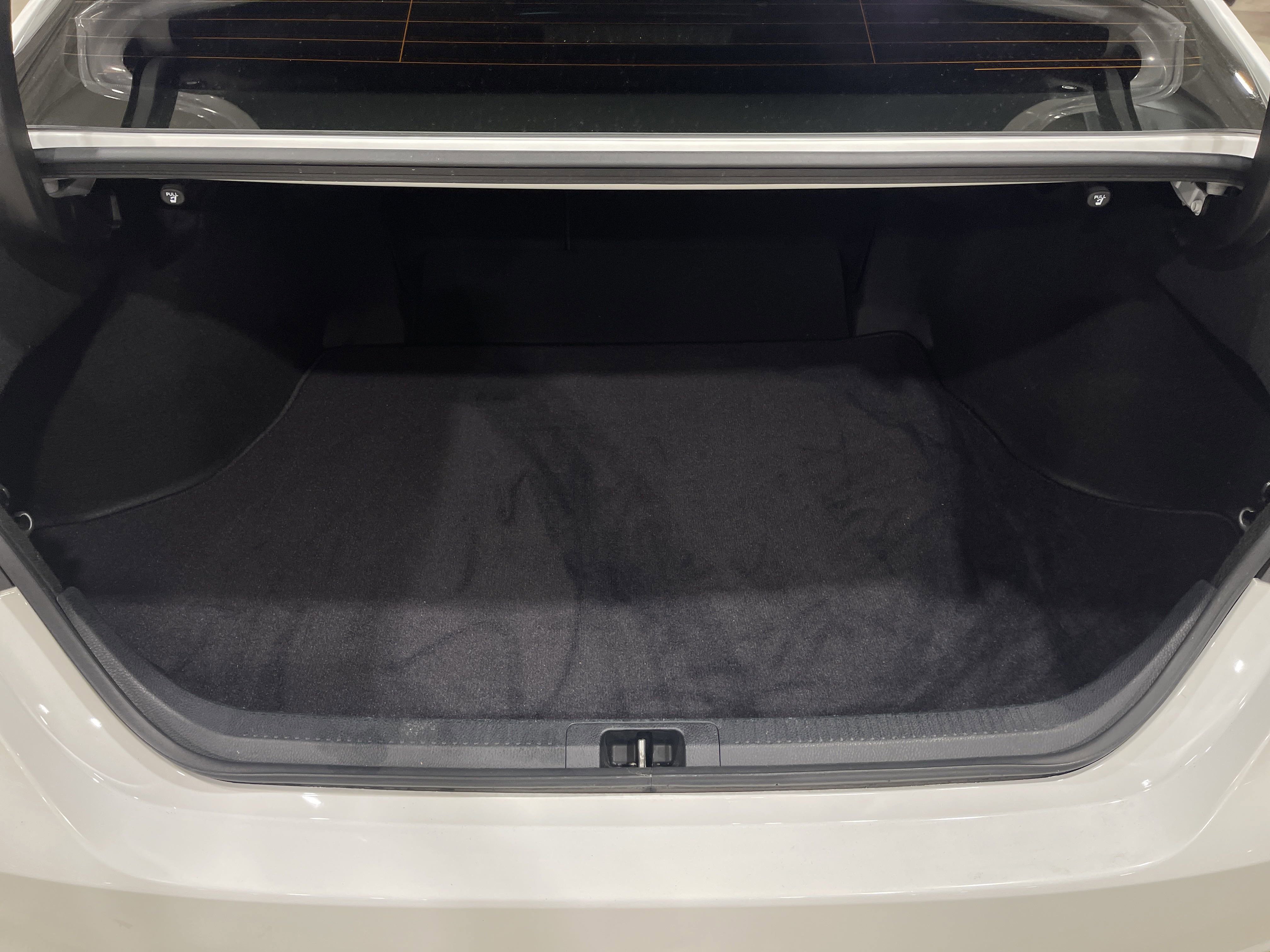 2022 Toyota Camry SE photo 9
