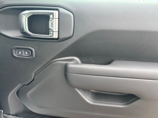 2025 Jeep Wrangler Sport S photo 19