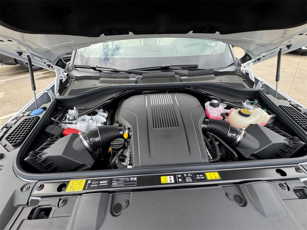 2025 Land Rover Range Rover SE photo 18