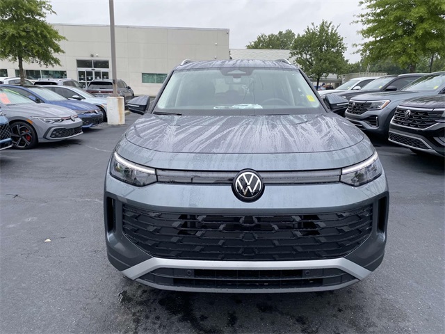 2025 Volkswagen Tiguan SE photo 2