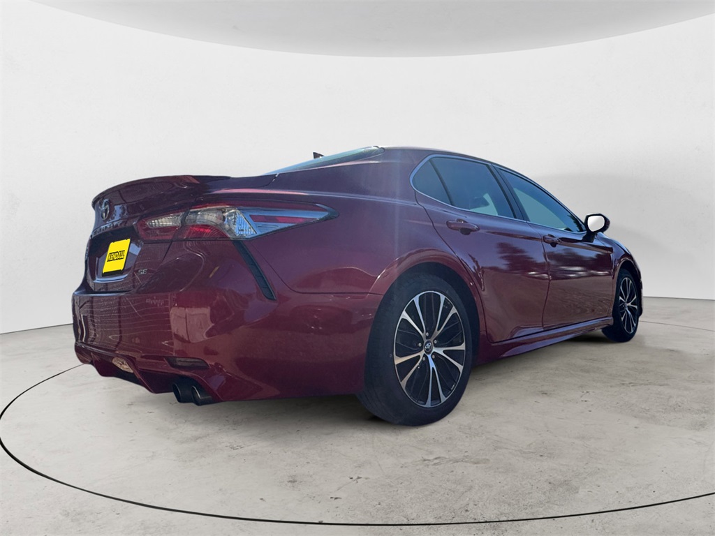 2019 Toyota Camry SE photo 2