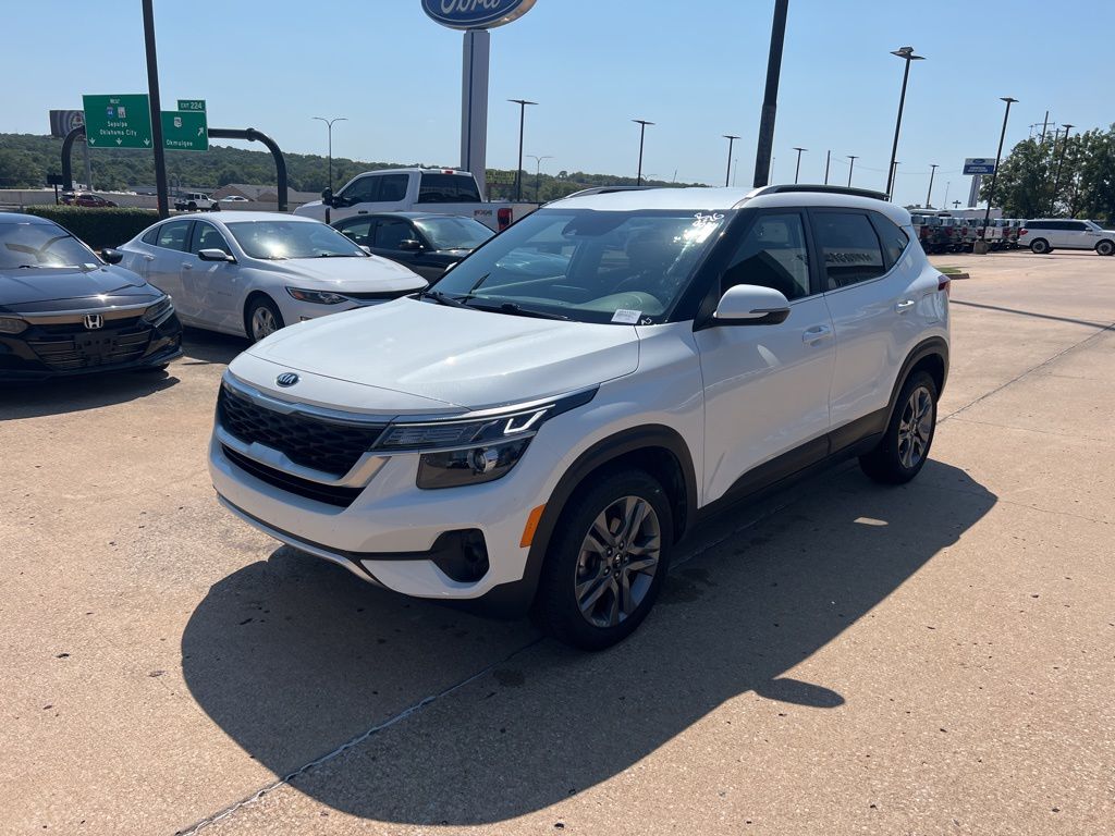 2021 Kia Seltos S photo 2