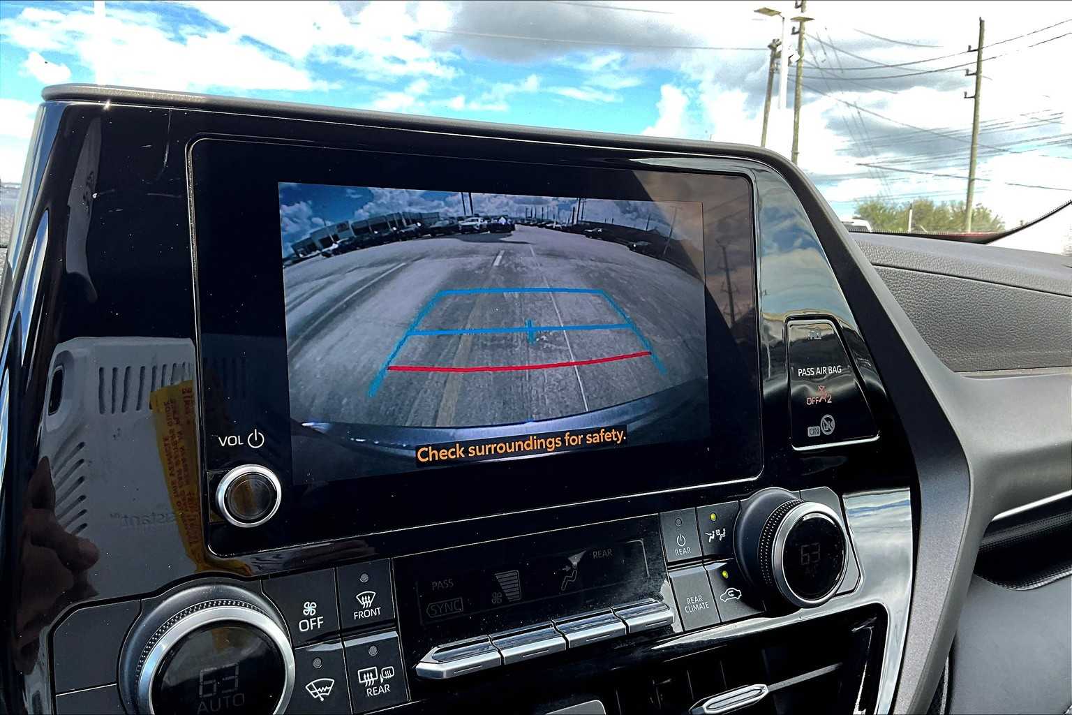 2024 Toyota Highlander LE photo 25