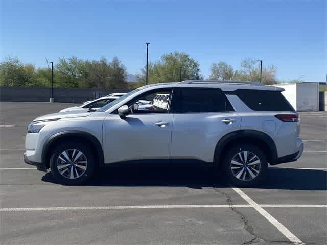 2025 Nissan Pathfinder SL photo 2