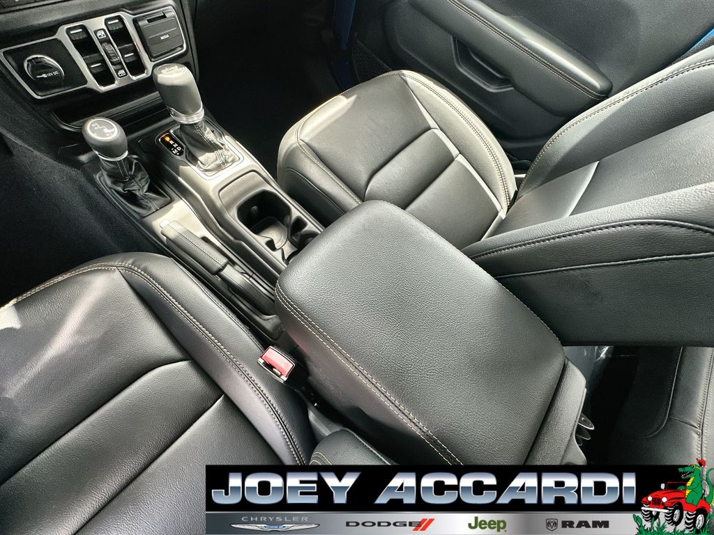 2025 Jeep Wrangler Sahara photo 21