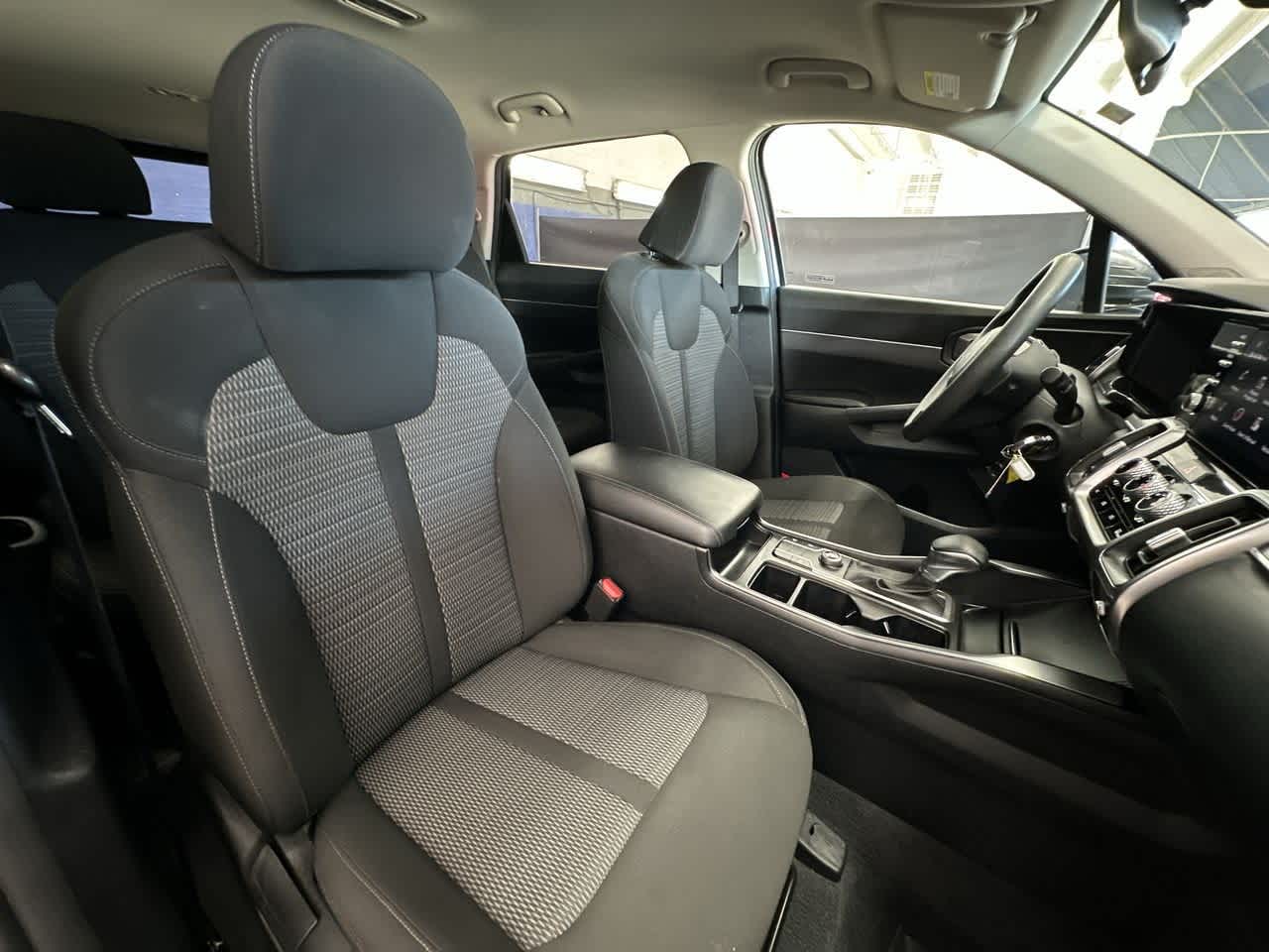 2023 Kia Sorento LX photo 25
