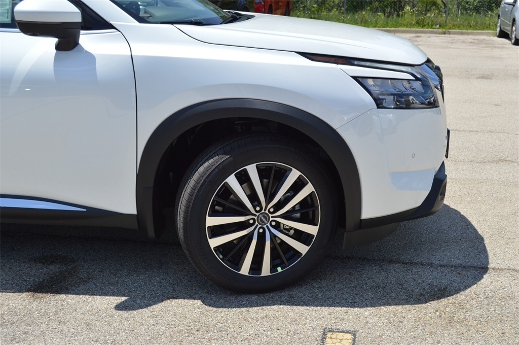 2025 Nissan Pathfinder Platinum photo 3