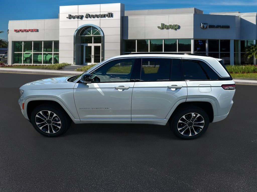 2025 Jeep Grand Cherokee Overland photo 4