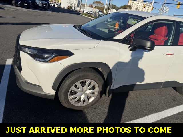 2023 Toyota Corolla Cross L photo 2