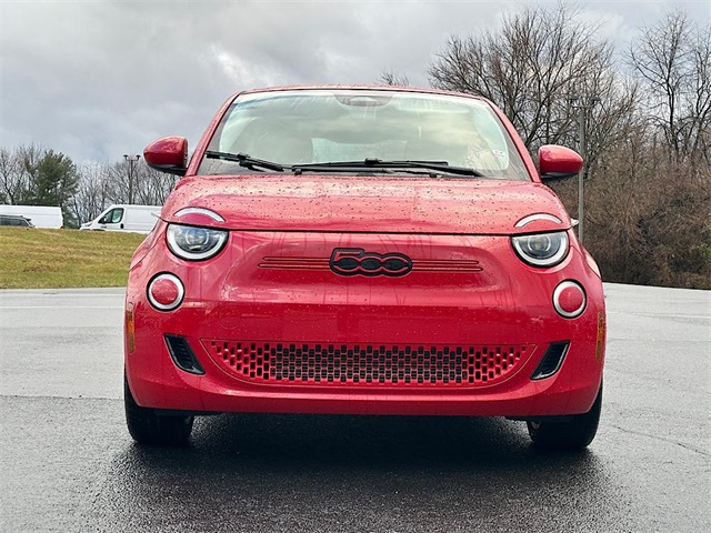 2024 Fiat 500e Red photo 2