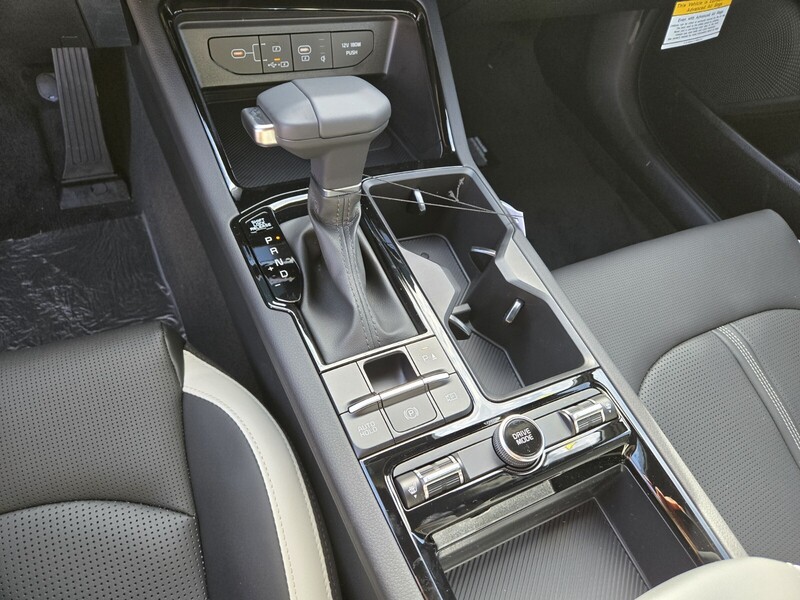 2025 Kia K5 GT-Line photo 11