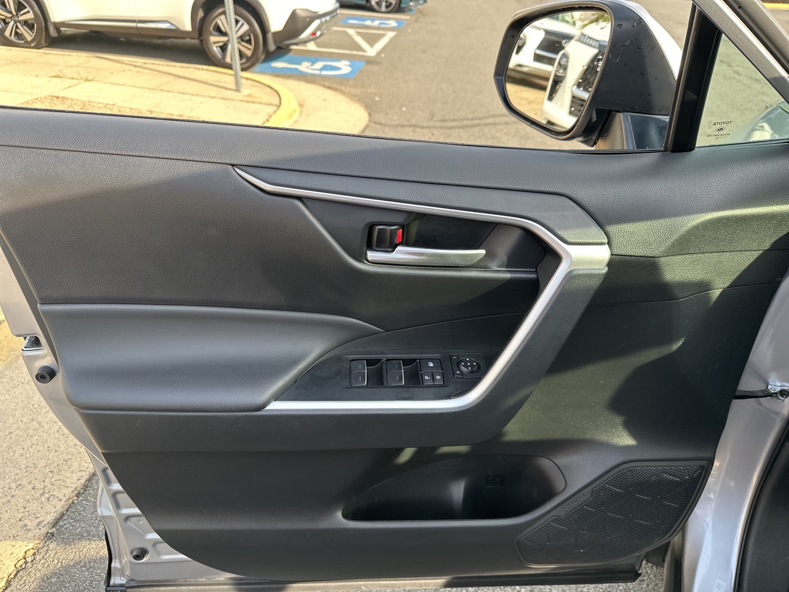 2023 Toyota RAV4 Hybrid SE photo 14