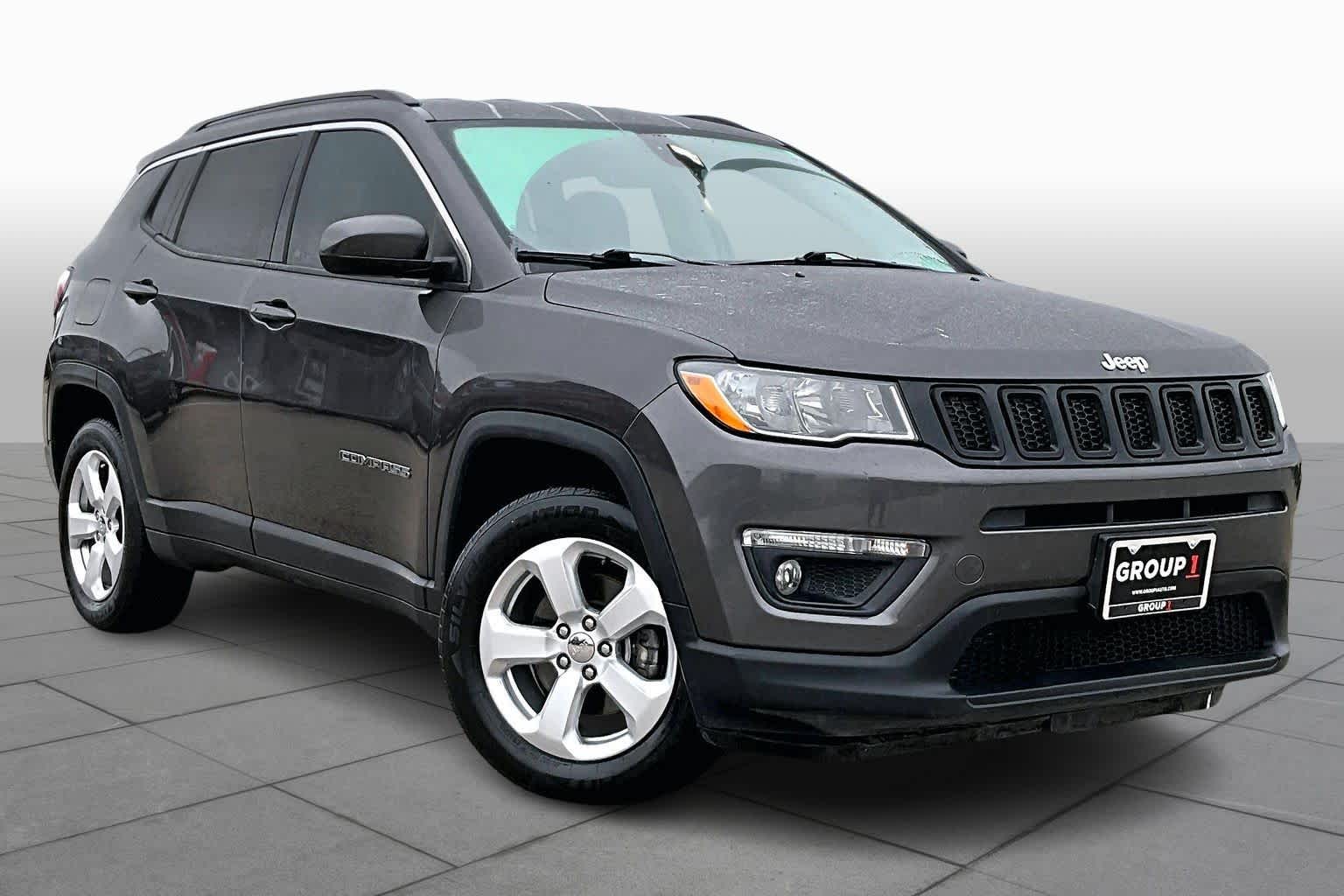 2018 Jeep Compass Latitude photo 2
