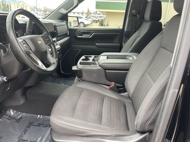 2023 Chevrolet Silverado 1500 LT photo 3