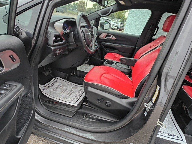 2020 Chrysler Pacifica Red photo 11