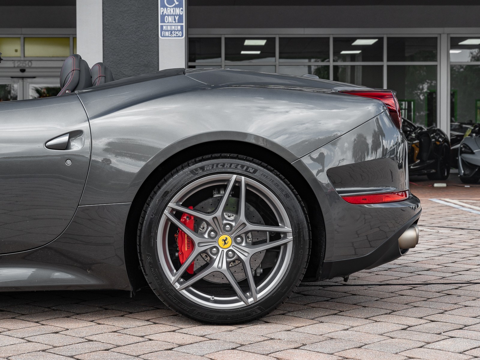2015 Ferrari California T photo 11
