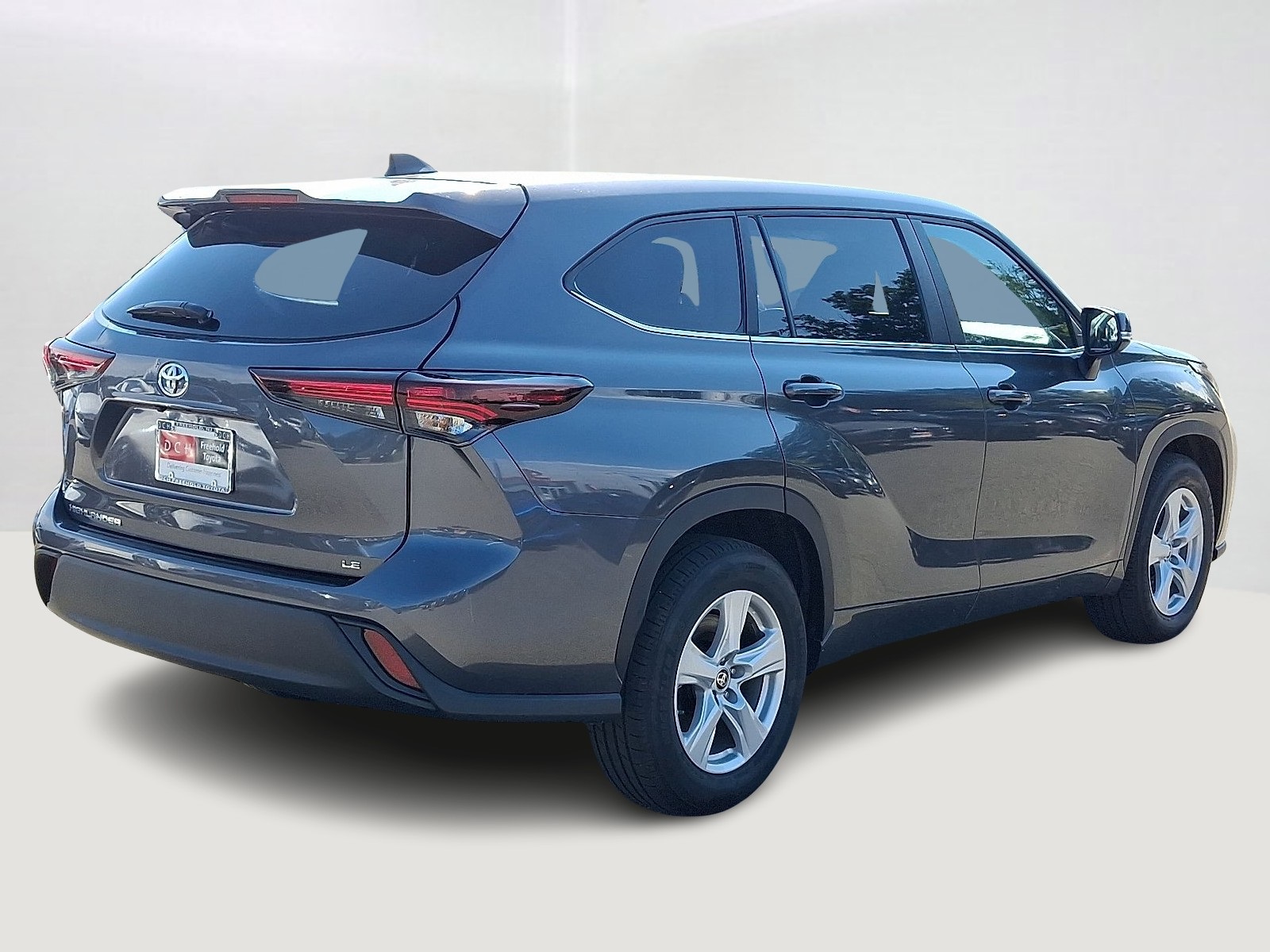 2024 Toyota Highlander LE photo 4