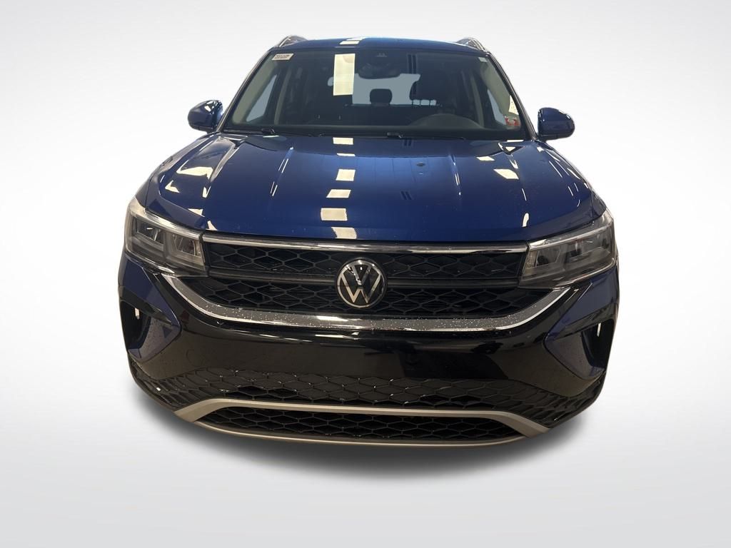 2023 Volkswagen Taos SE photo 2