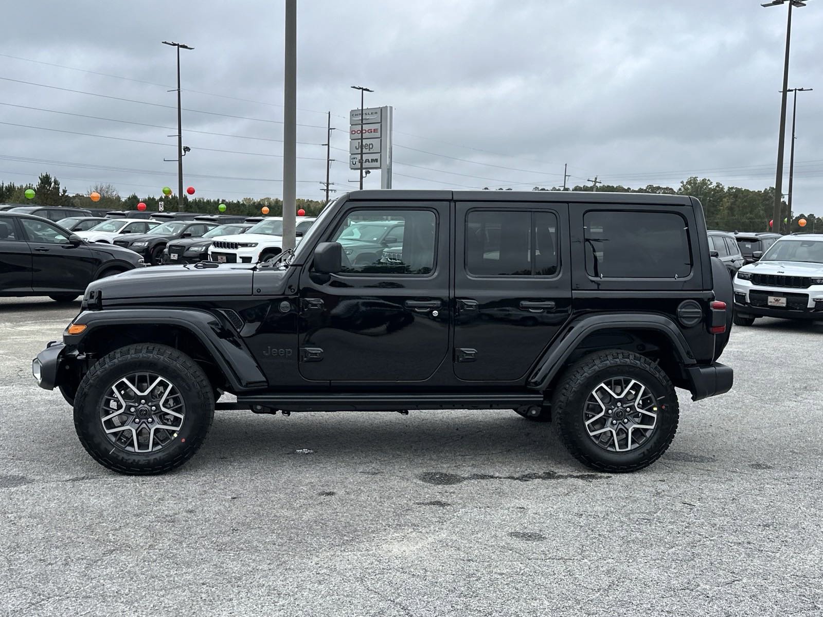 2025 Jeep Wrangler Sahara photo 5