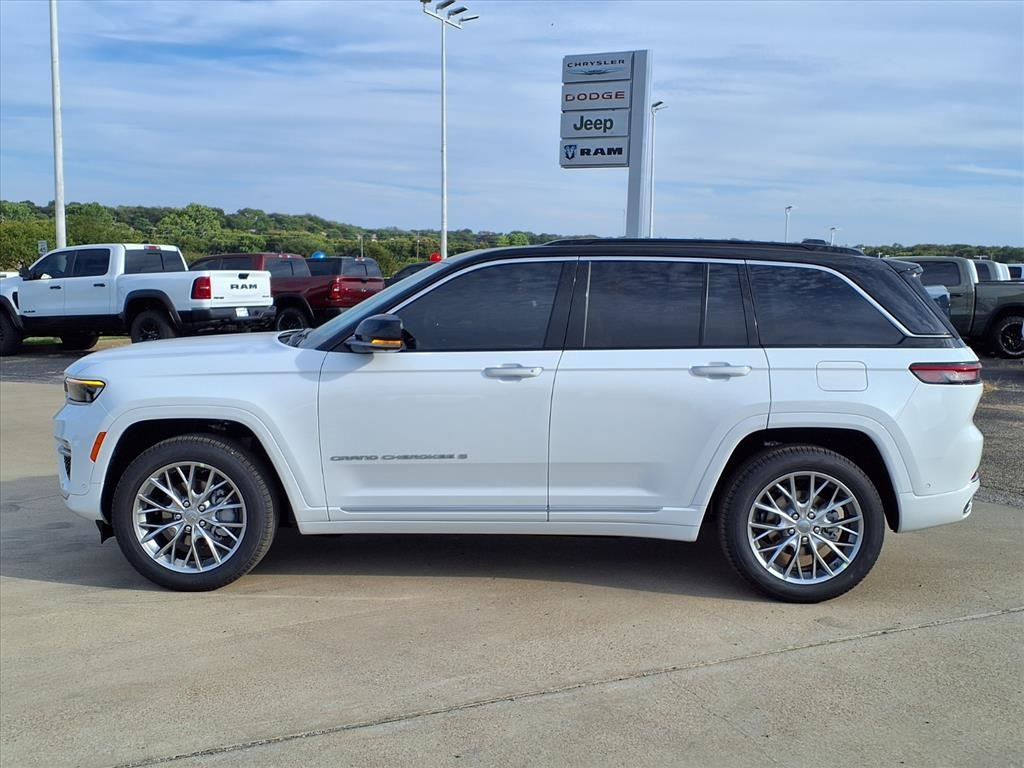 2025 Jeep Grand Cherokee Summit photo 4