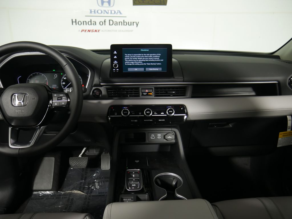 2025 Honda Pilot Touring photo 14