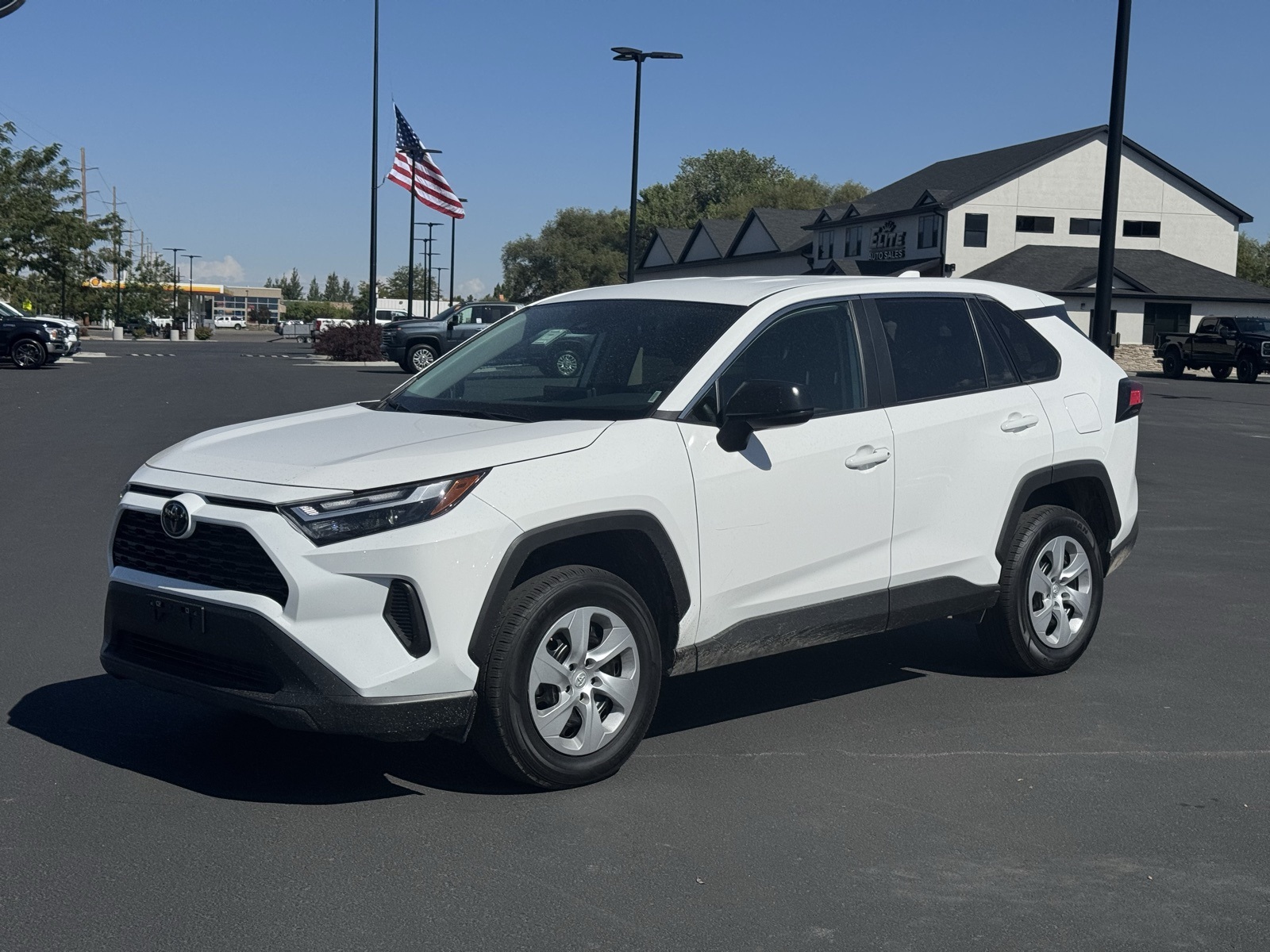 2024 Toyota RAV4 LE photo 3