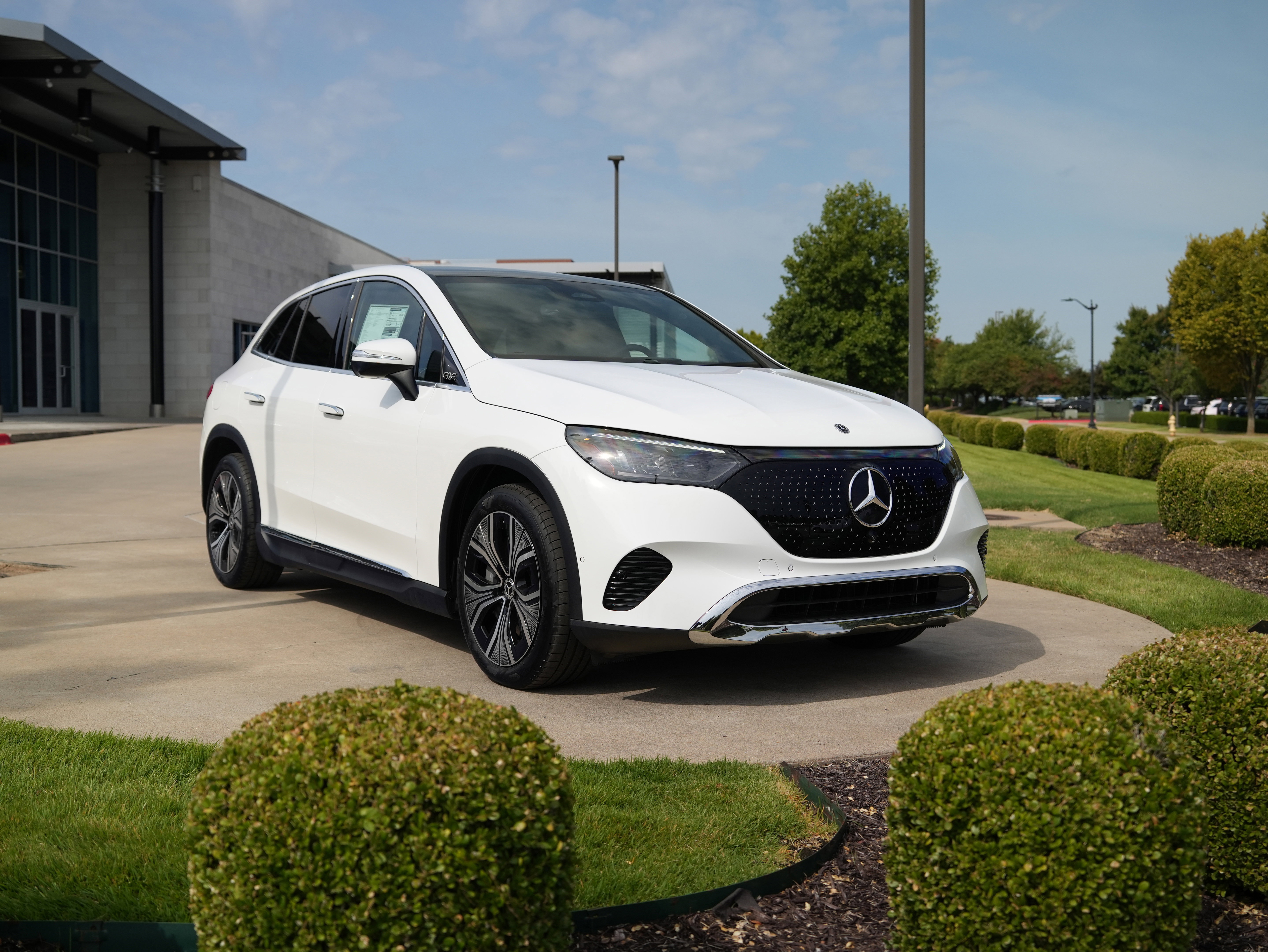 2025 Mercedes-Benz EQE SUV Base's photo