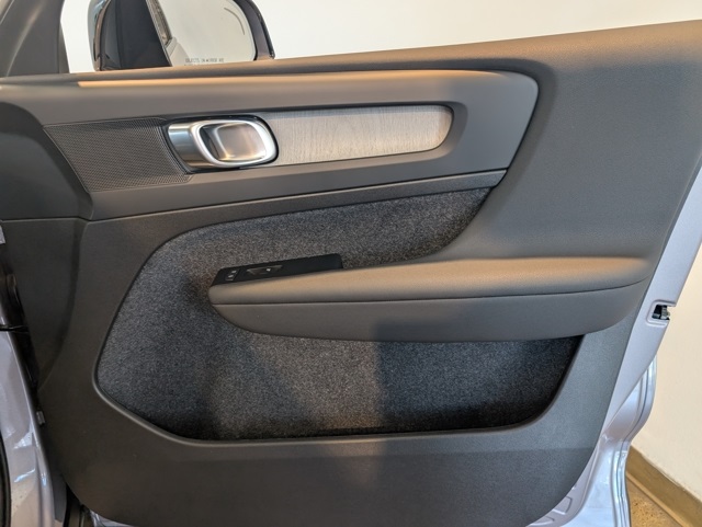 2026 Volvo XC60 B5 Plus photo 29