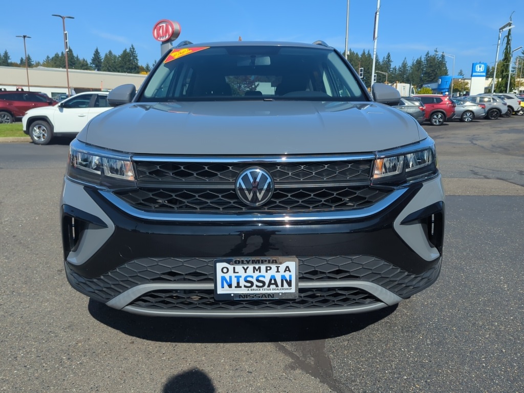 2022 Volkswagen Taos SE photo 3