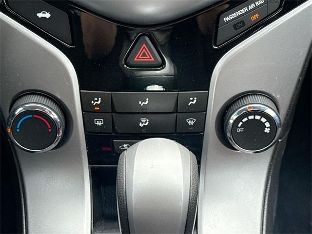 2016 Chevrolet Cruze LT photo 27