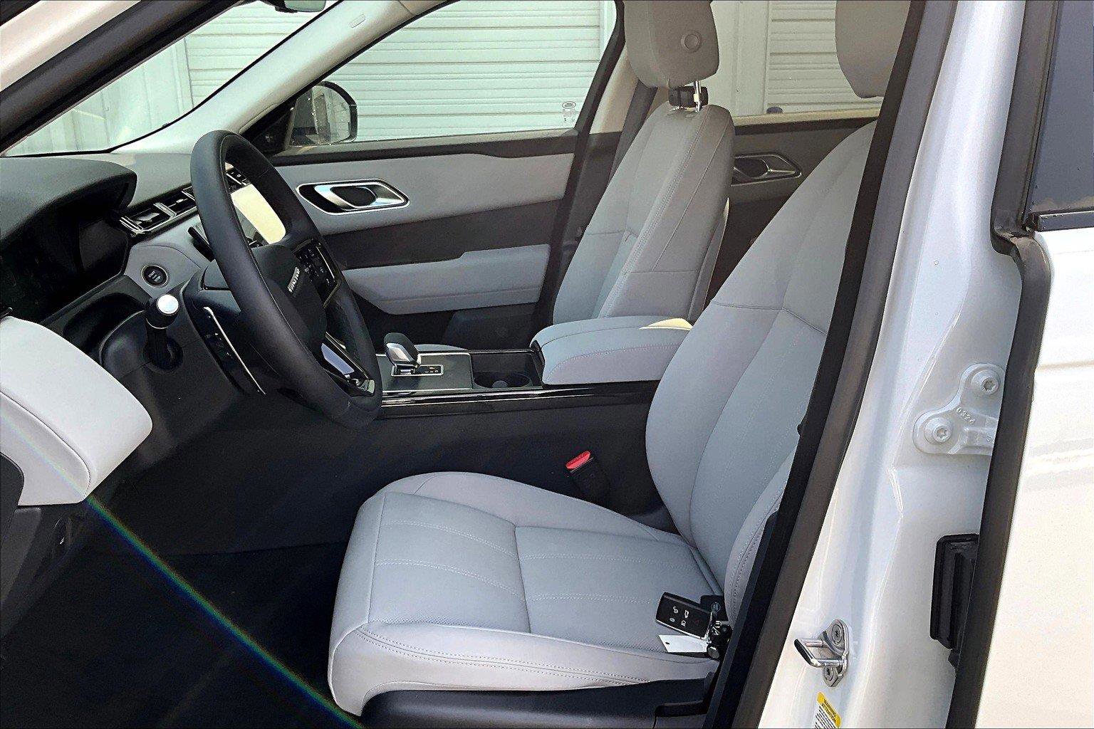 2025 Land Rover Range Rover Velar SE photo 3